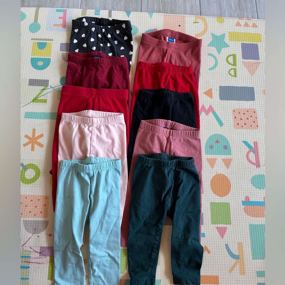 Old navy pants 12-18 size 5 dollars each or 45 for all